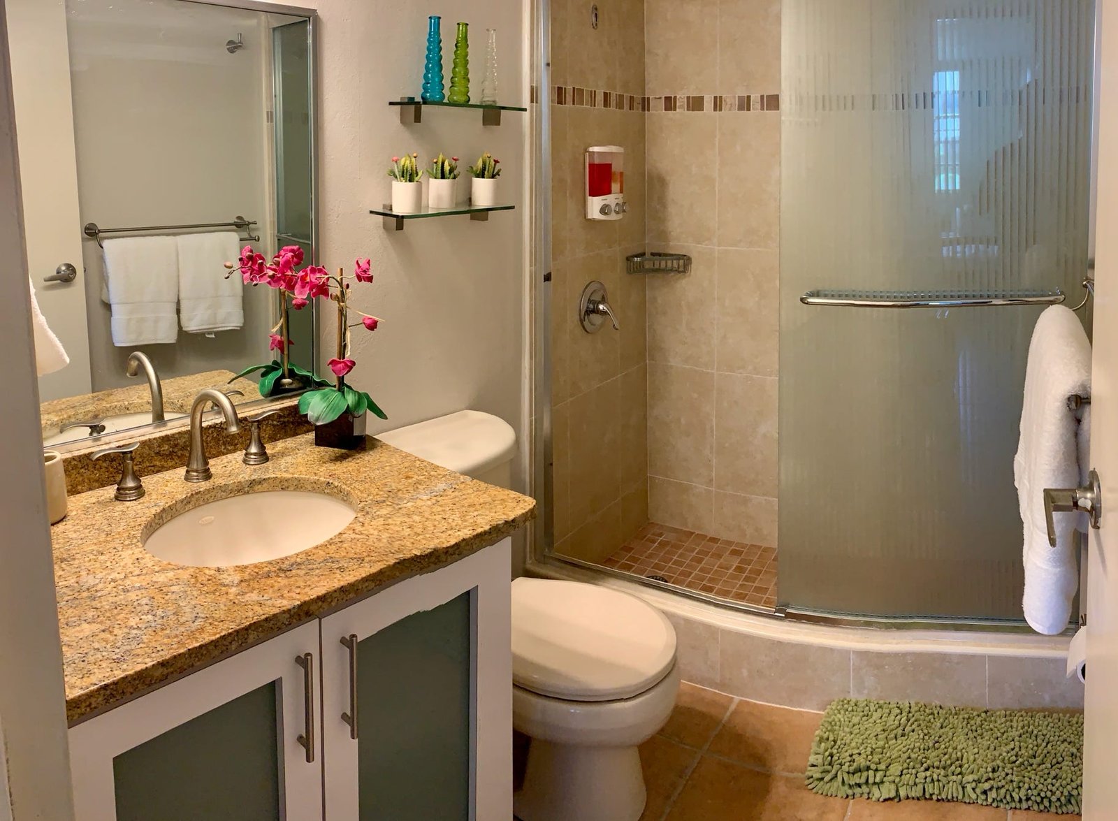 Full second bathroom with shower and beach towel retractable line.