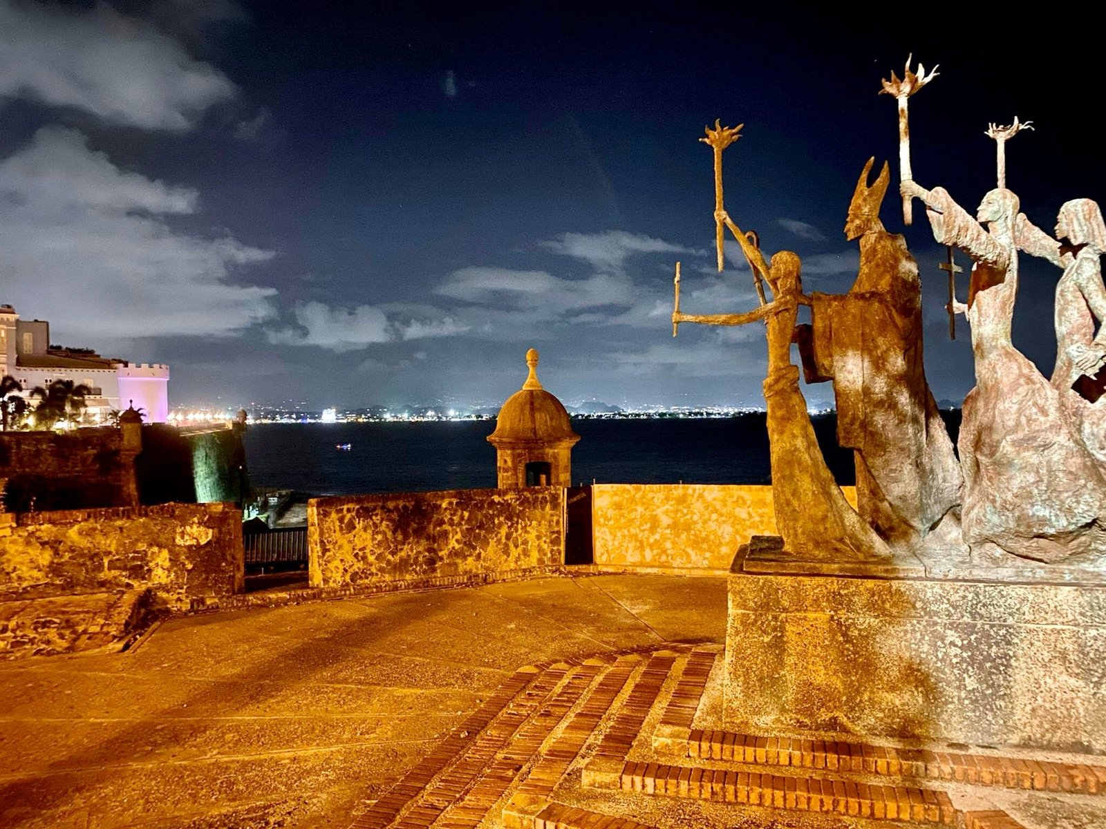 Spansh Sculpture Near Rainforest Beach Condo