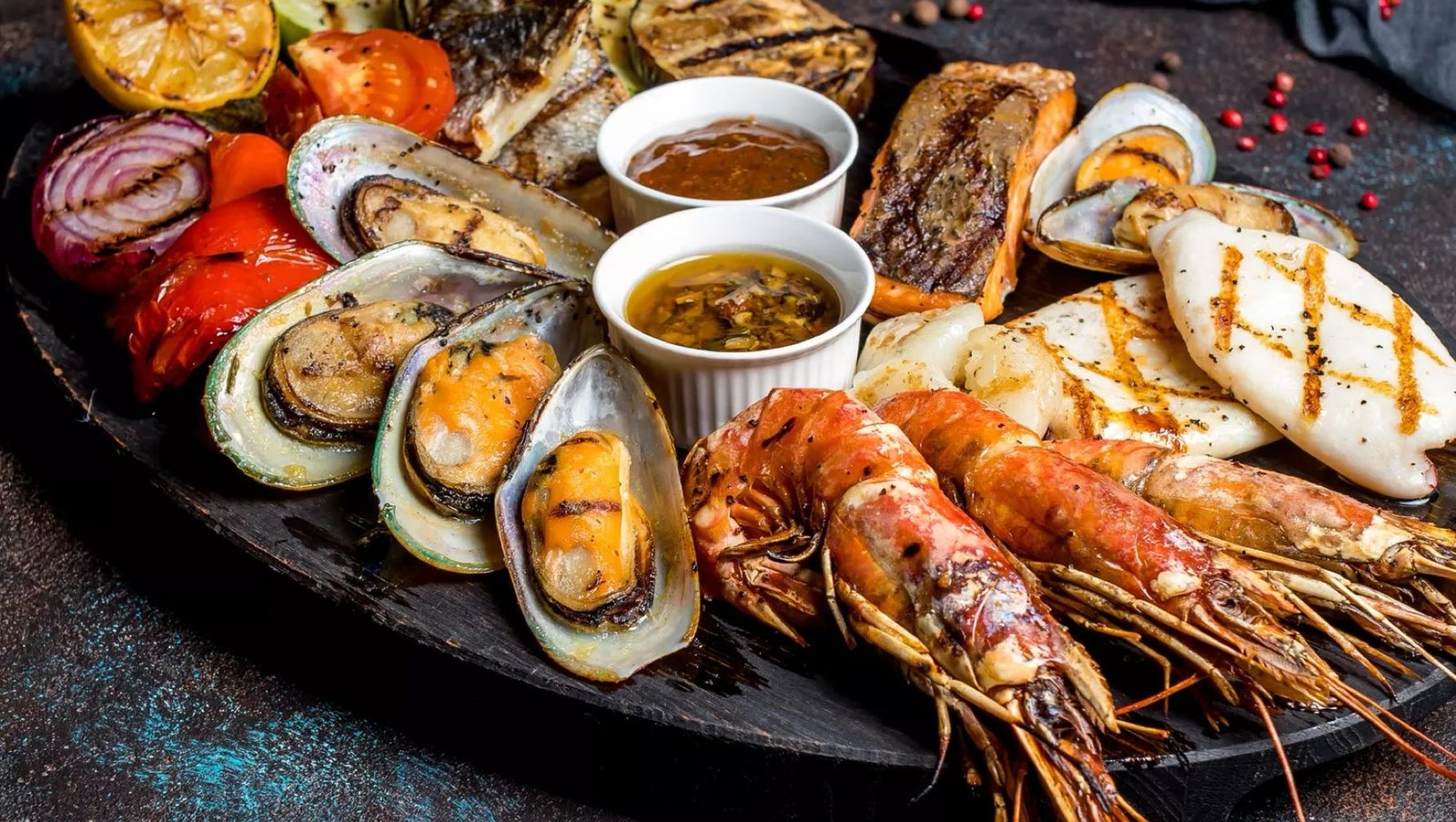 Fresh Fish, Lobster And Seafood Nearby Rainforest Beach Condo